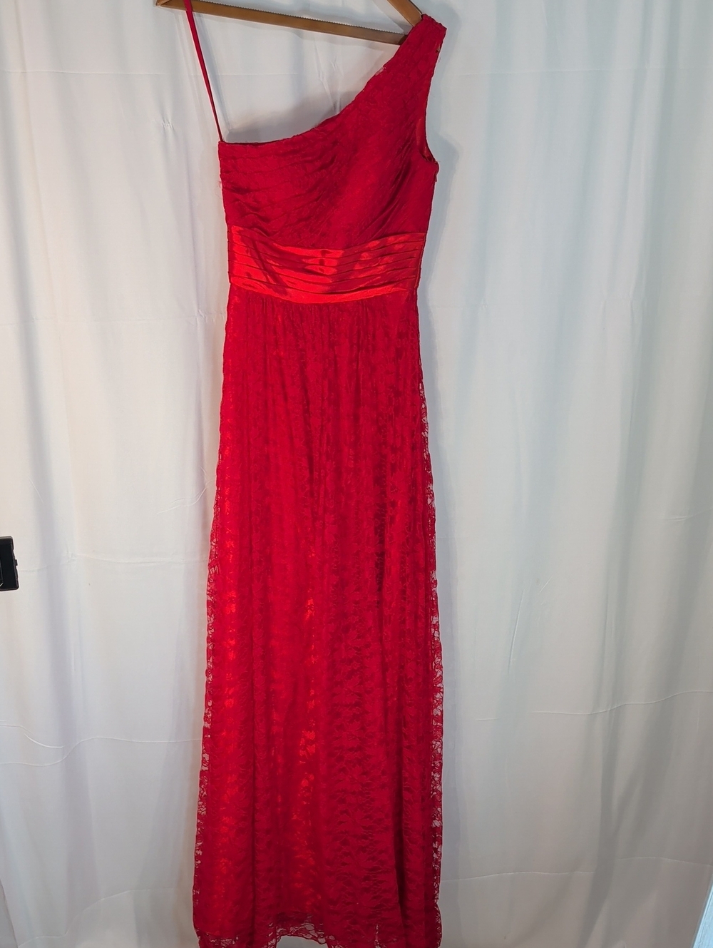 Anny Lee One-Shoulder Red Lace Gown